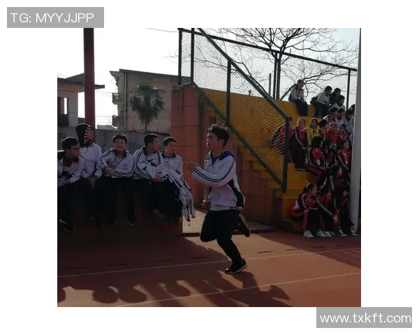 迈克足球明星广告引领潮流展现运动激情与青春活力